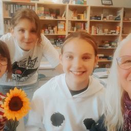 Grund zum feiern bei der Nachhilfe der Montessori Lernfreunde